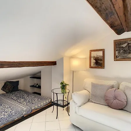 Apartment La Mansarda Sui Tetti By World *