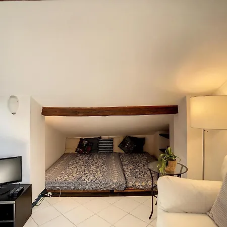 Apartment La Mansarda Sui Tetti By World *
