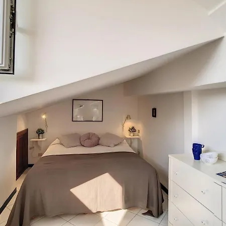 Apartment La Mansarda Sui Tetti By World *