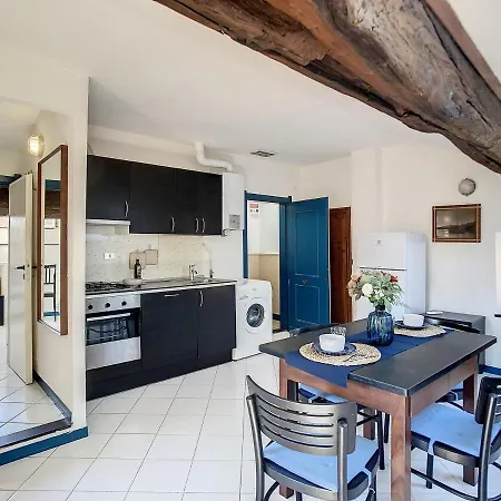 Apartment La Mansarda Sui Tetti By World Varazze